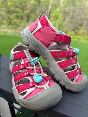 Keen girls pink sandals